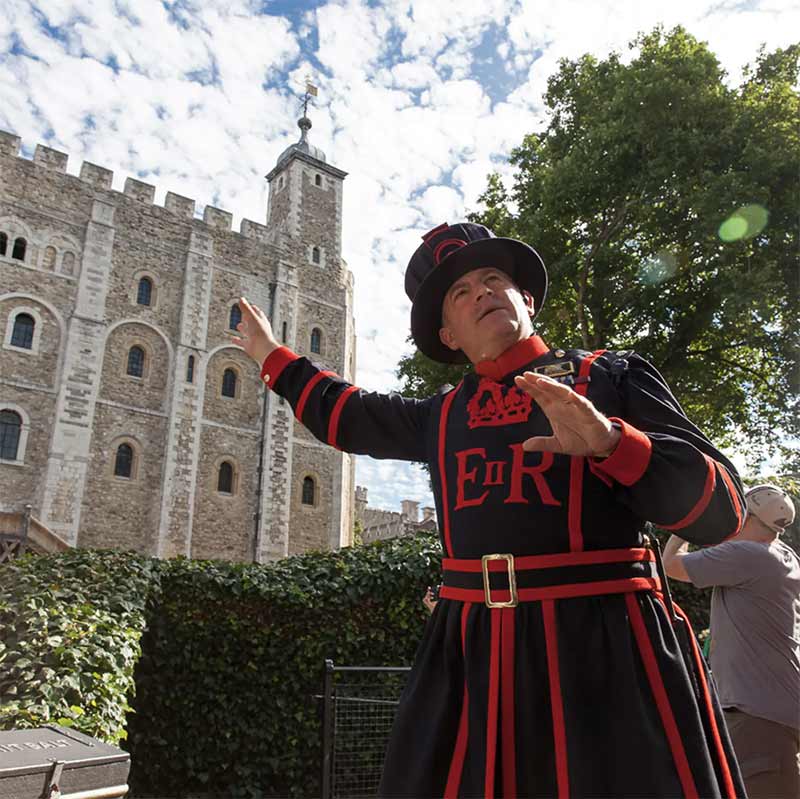 Beefeater zeigen den Tower von London